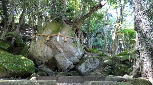 神谷神社の岩